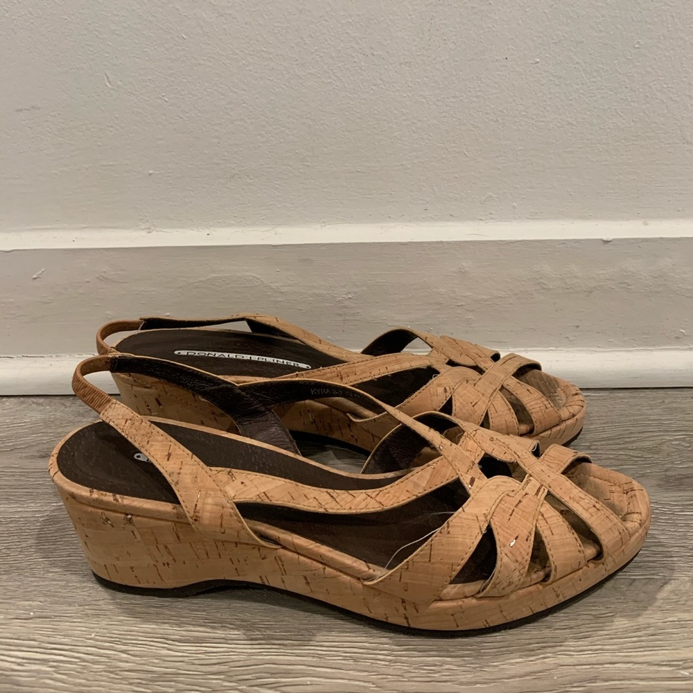 Donald J. Pliner Kyra Wedge Heels Size 7